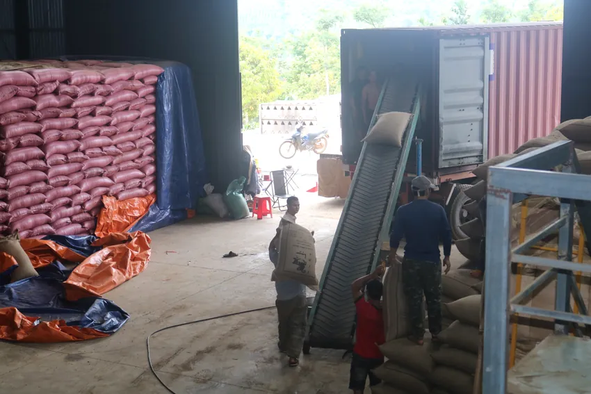 Warehouse and loading photograph